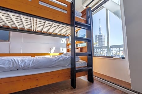 Private Room for 4 People with Shared Bathroom
