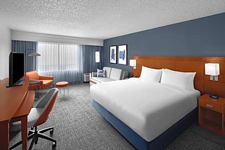 King Room with Sofa Bed and Adapted Tub - Mobility and Hearing Accessible