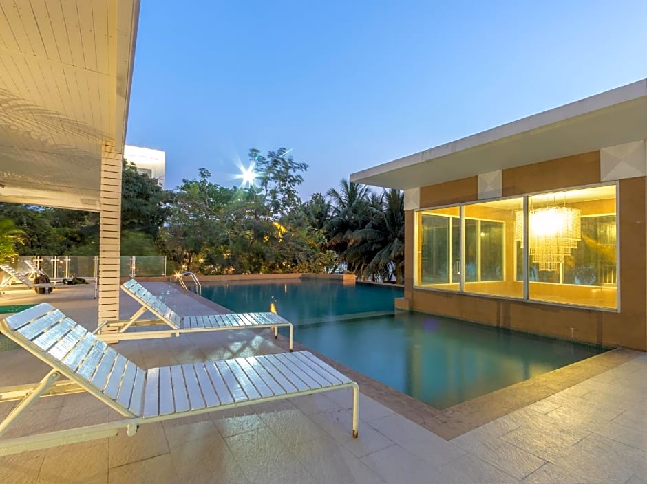 Nana Chat Bangsaen Hotel