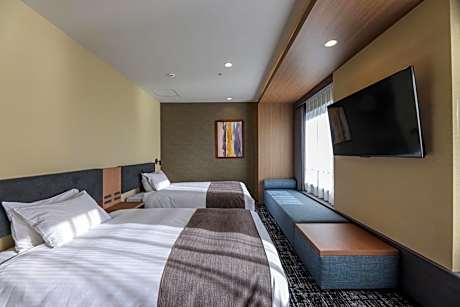 Luxury Twin Room with City View - Non-Smoking