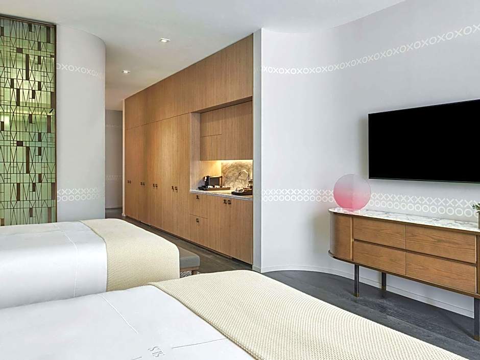 SLS LUX Brickell