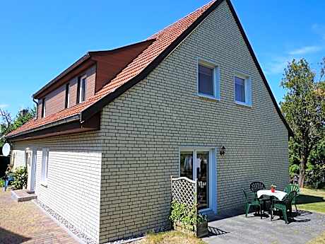 Geraeumige Ferienwohnung mit Garten