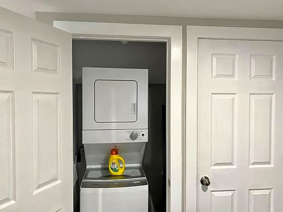 Hidden Getaway, BSMT with Back Yard