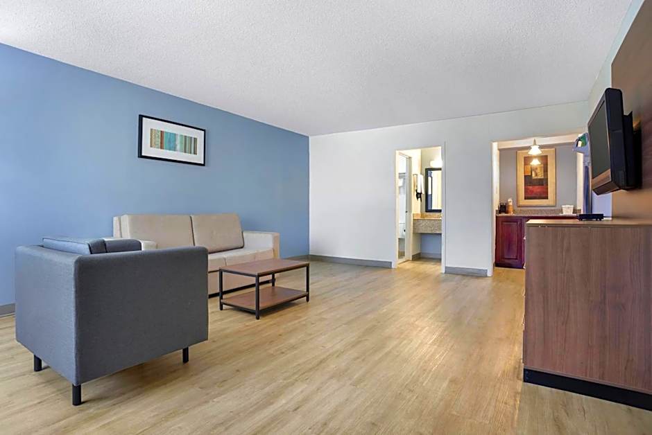 Quality Inn & Suites Near Lake Eufaula