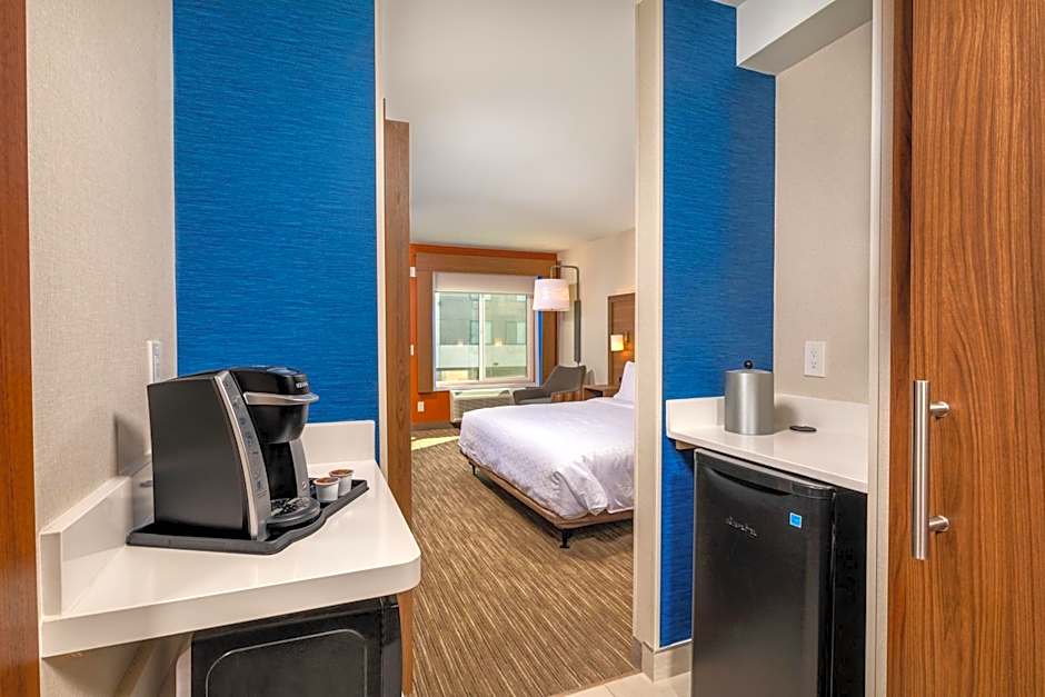Holiday Inn Express and Suites Chatsworth By IHG