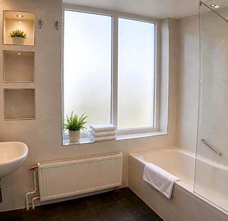 Triple Room with Bath