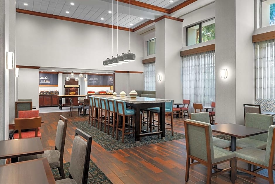 Hampton Inn By Hilton & Suites Lake Mary At Colonial Townpark