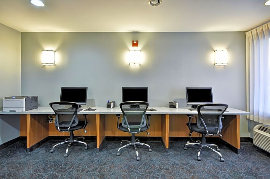 Holiday Inn Express Romulus / Detroit Airport By IHG