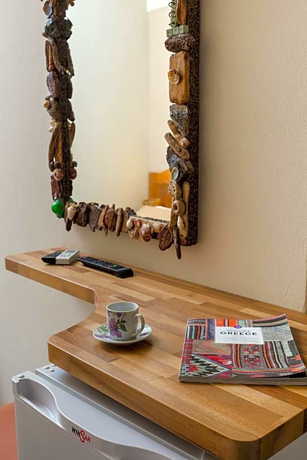 Arodamos Studios & Apts