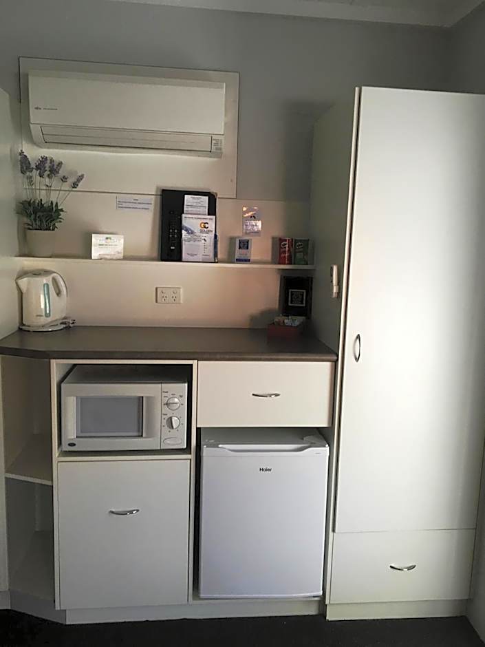 Nicholas Royal Motel - No Pets Allowed