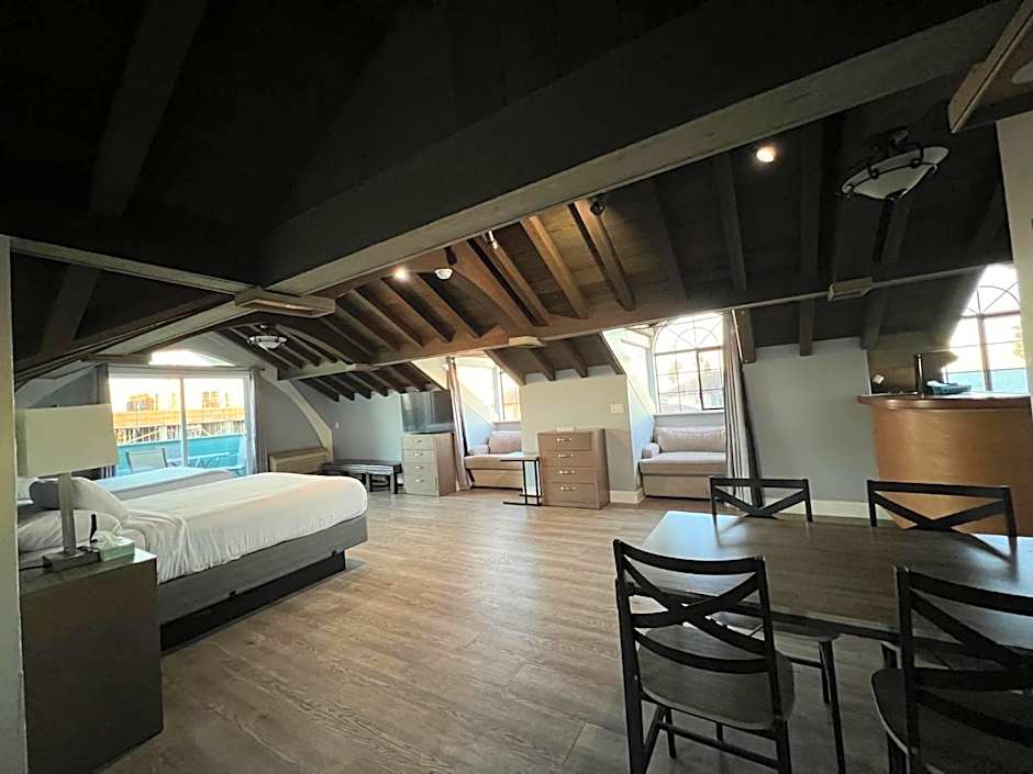 Casablanca Inn on The Beach