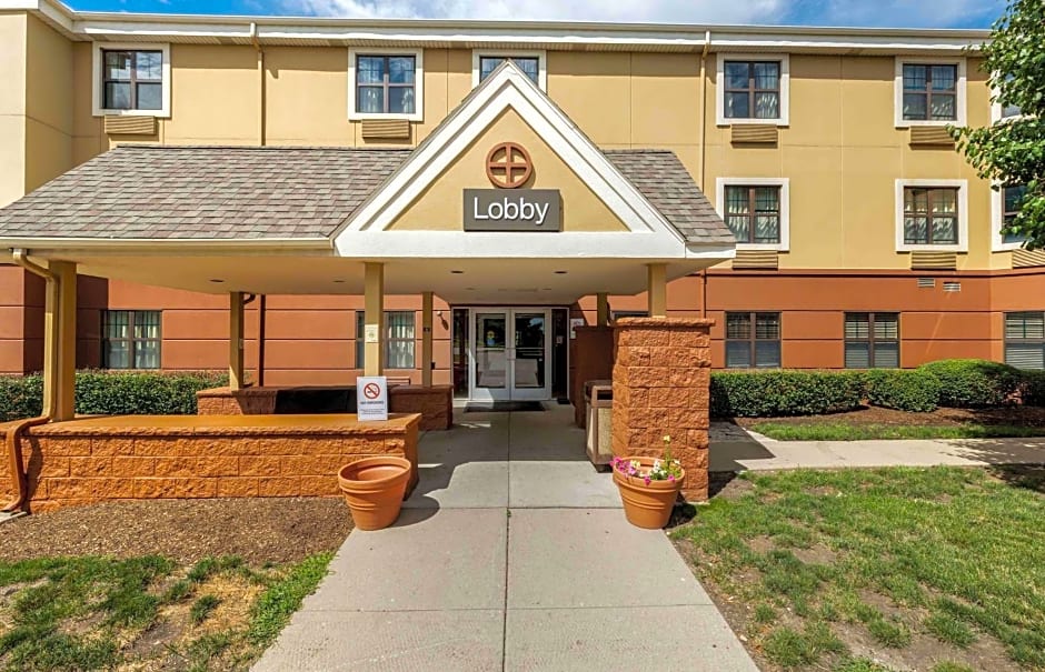 Extended Stay America Suites - Chicago - Gurnee