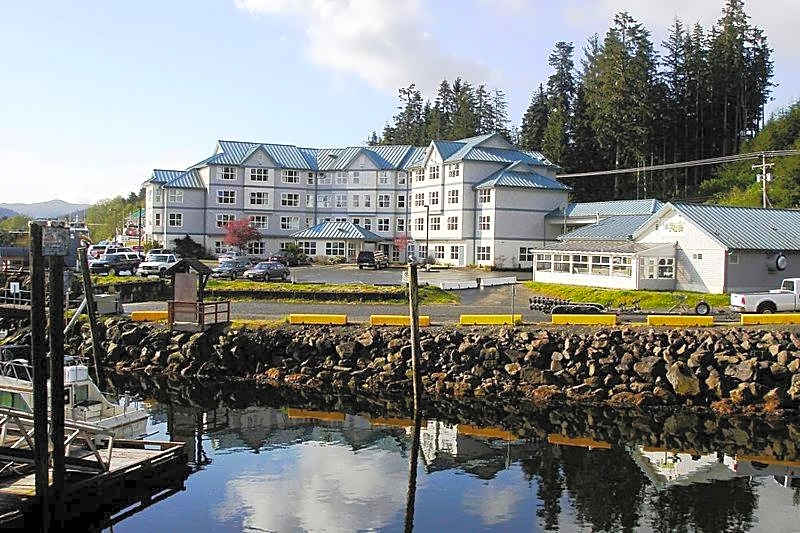 Quarterdeck hotel rooms Port Hardy diver accommodation