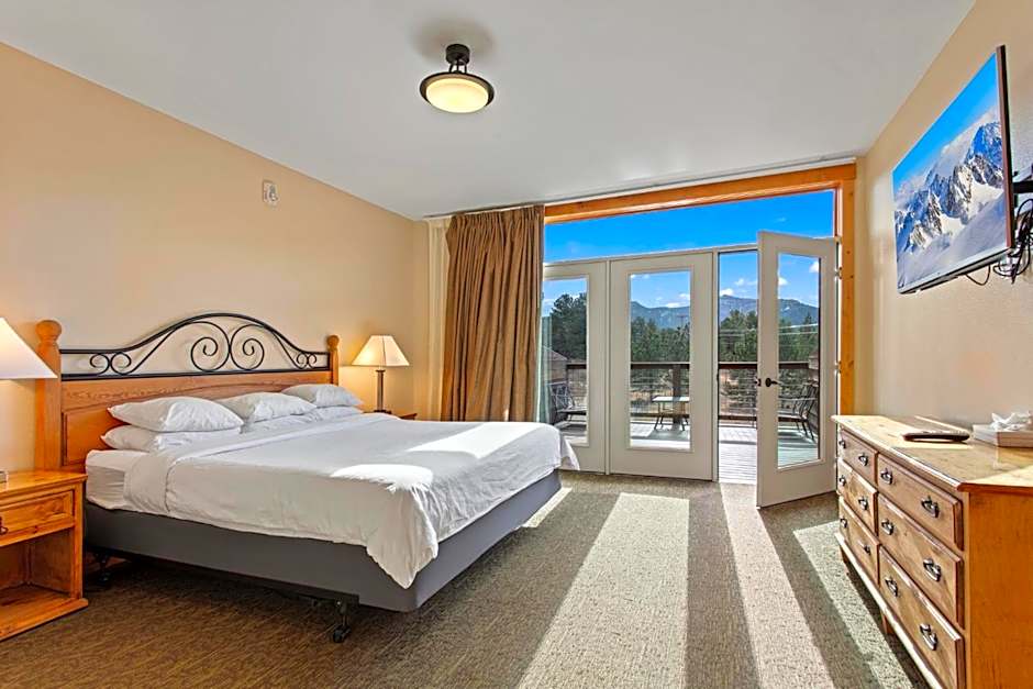 Coyote Mountain Lodge