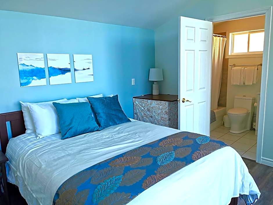 Knotty Pine Ocean Front Suite - Adults Only