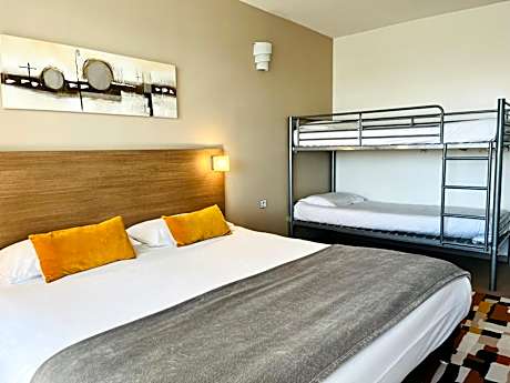 Family Room with Terrace (2 Adults + 2 Children)