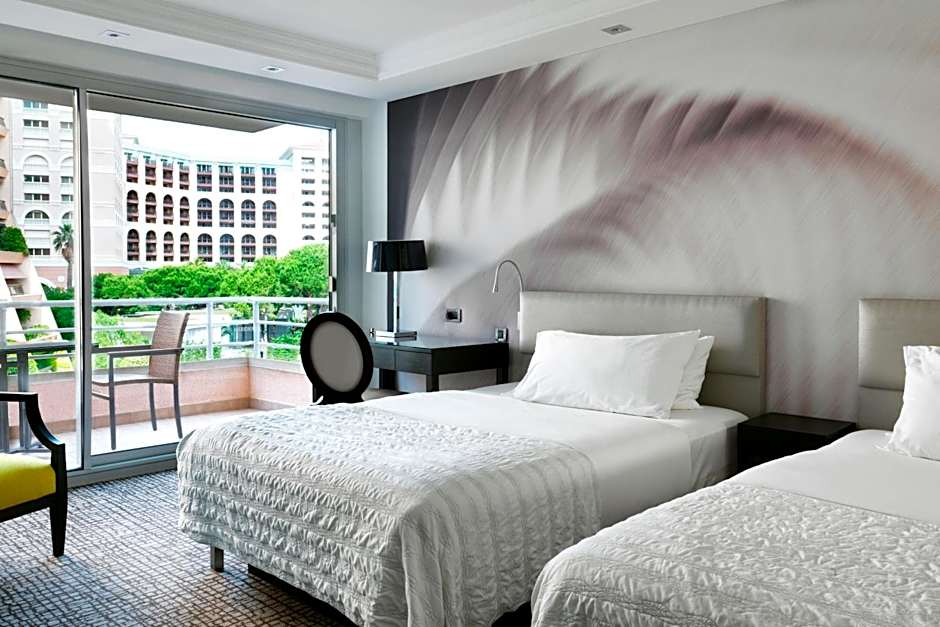 Le Meridien Beach Plaza