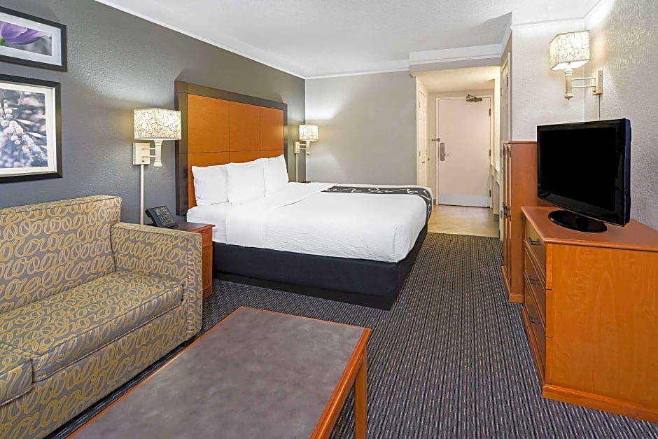 Photo 1 of 1 of Deluxe 1 King Bed