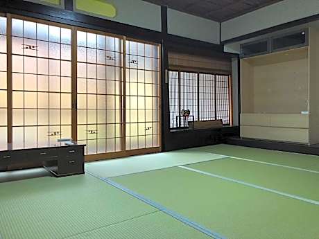 Hironoya Japanese-Style Room - 100-Year-Old Traditional House