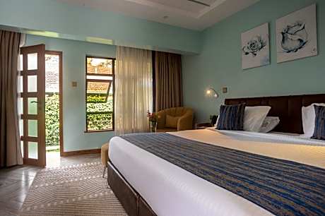 Executive Deluxe Drive - In