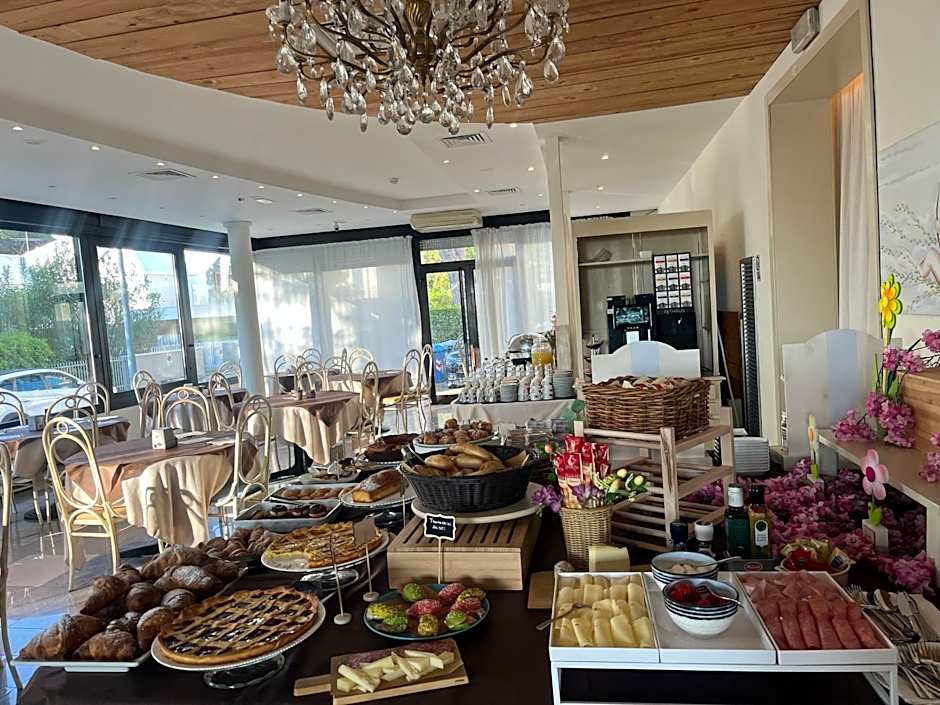 Hotel Garisenda sul Lungomare Riccione B&BRUNCH