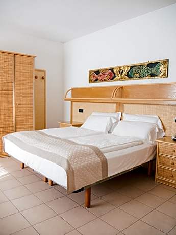 Deluxe Double Room with Side Sea View