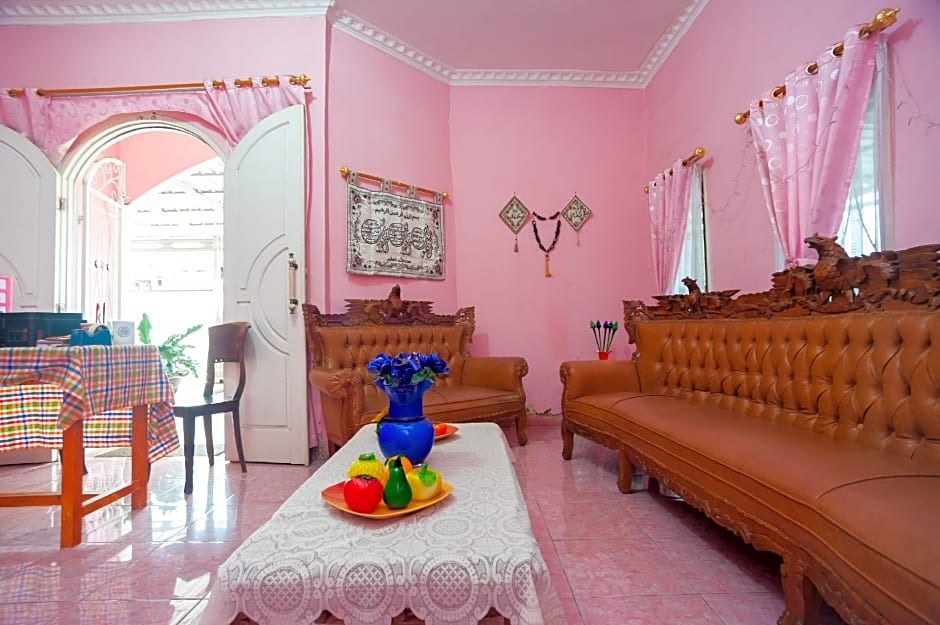 RedDoorz near Palembang Airport 1