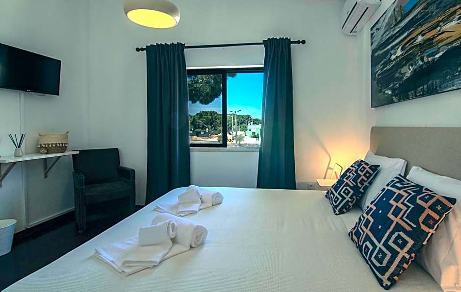 Pine House - Faro Airport, Beach and City Center