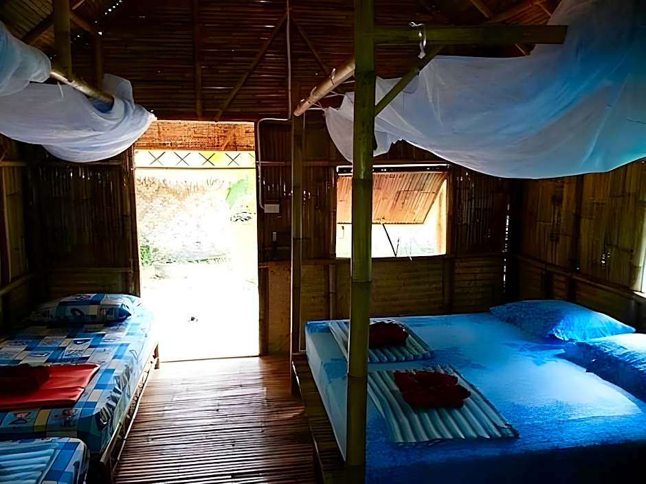 Photo 1 of 6 of Deluxe Family Bungalow