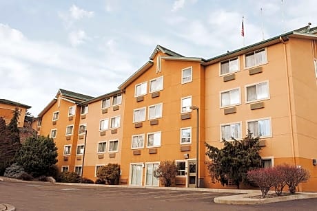 Ramada by Wyndham Yakima
