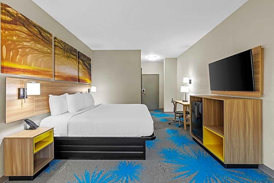 Days Inn & Suites by Wyndham Union City