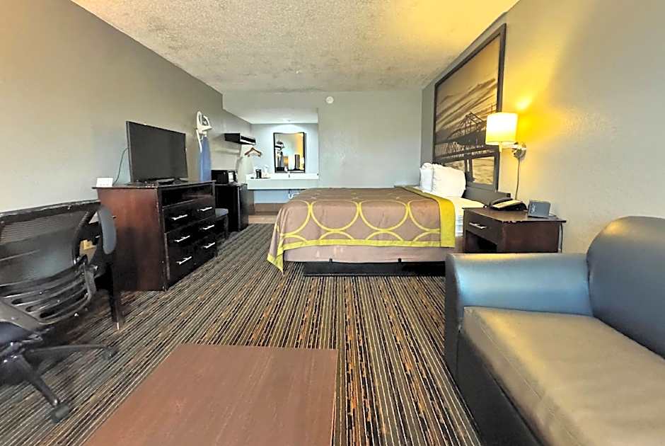 Super 8 by Wyndham Meridian