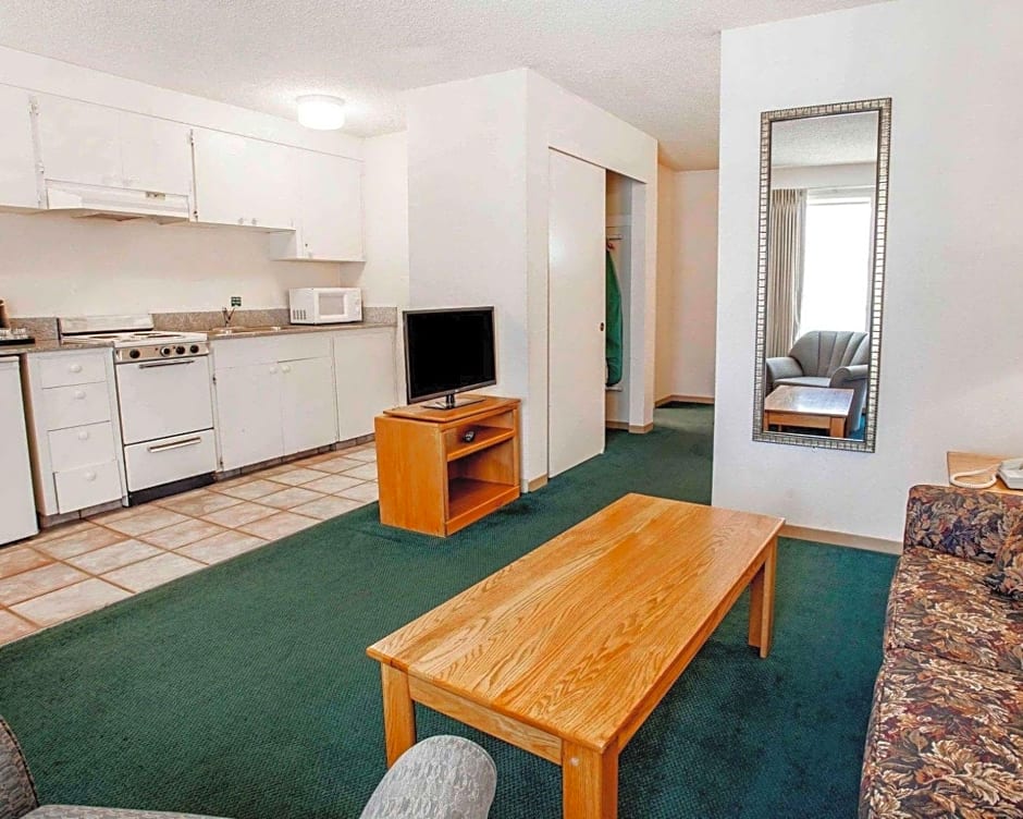 Quality Inn & Suites Bremerton near Naval Shipyard