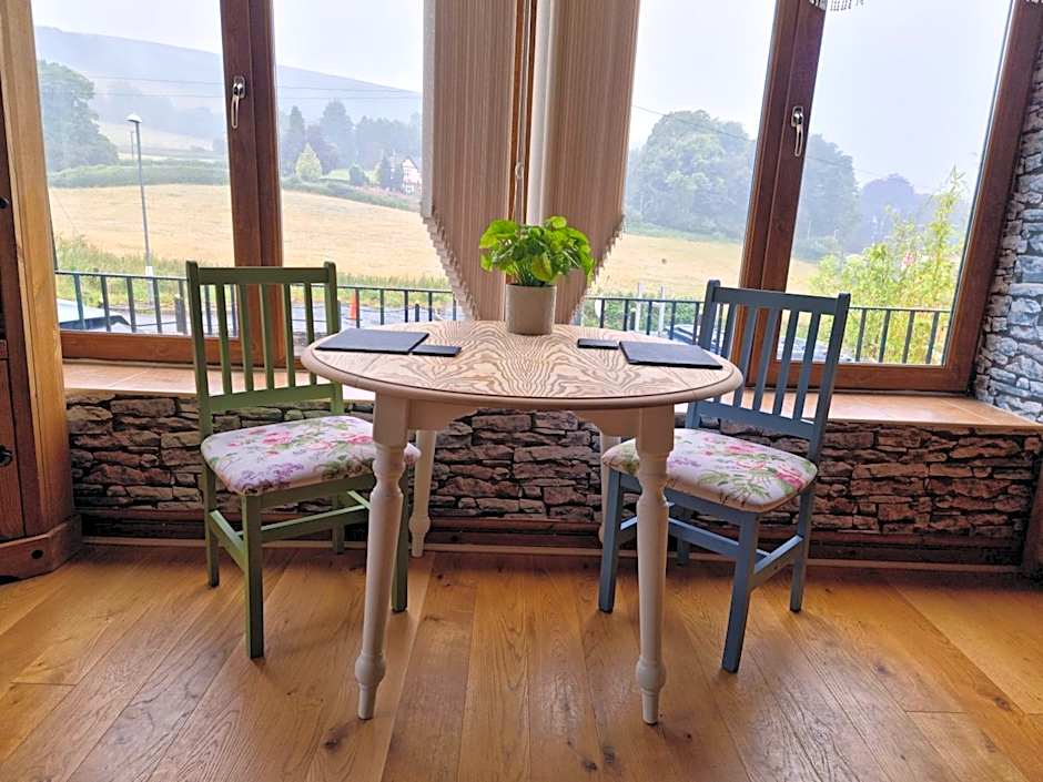 Castle Lodge - Brecon Beacons Accommodation