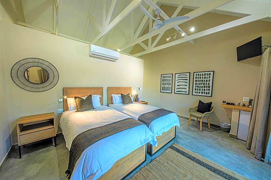 Little Kubu Lodge