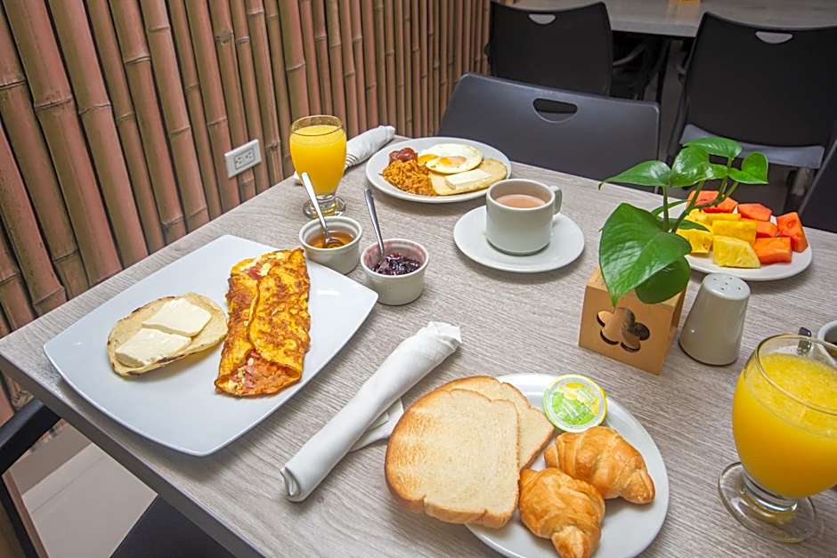 Hotel Laureles Plaza