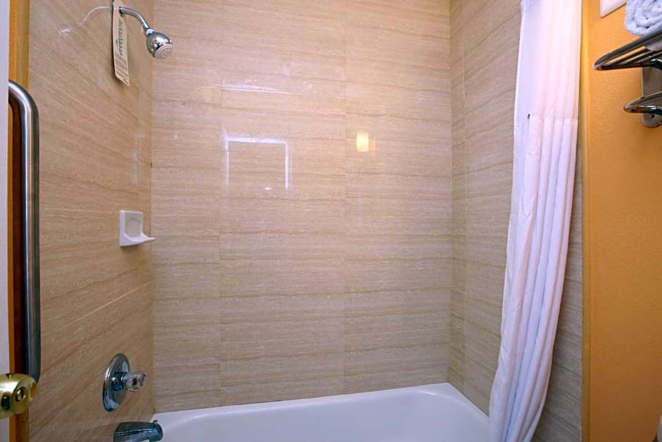Days Inn by Wyndham Queensbury/Lake George