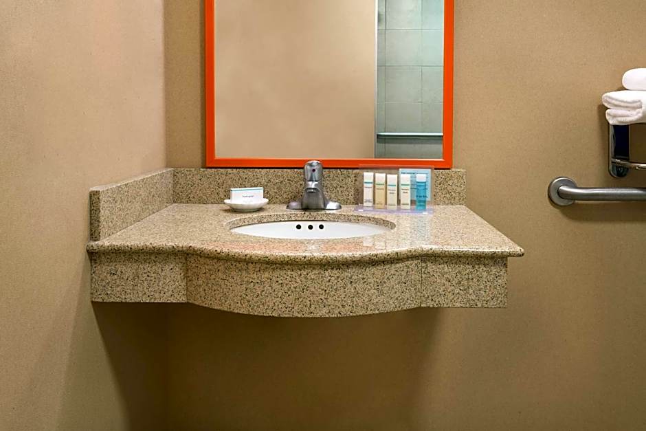 Hampton Inn By Hilton Springfield South Enfield