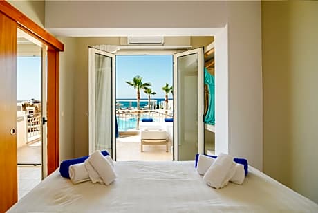 Signature suite front sea view