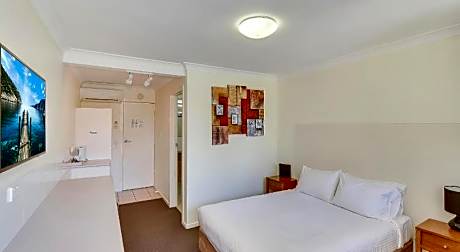 Nightcap at Golden Beach Tavern