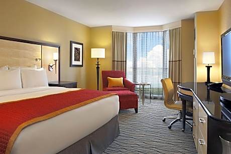 King Room with Tub - Mobility and Hearing Access