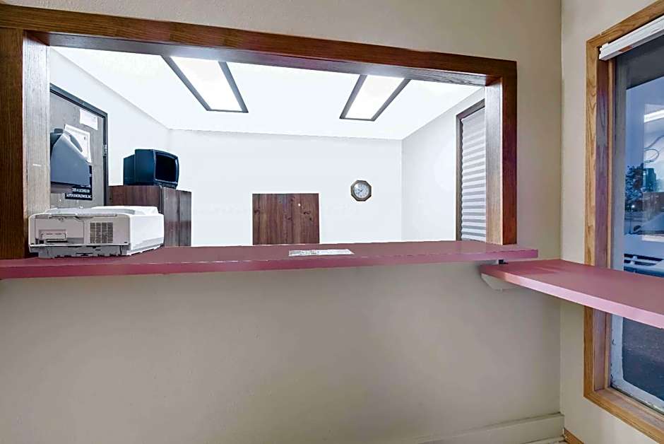 Super 8 by Wyndham Miller