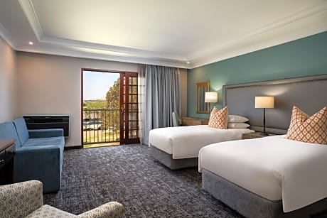 Superior King/Twin Room with Sleeper Couch