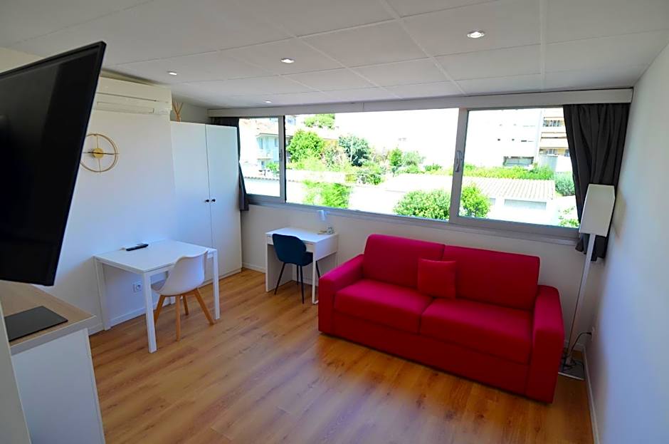 STUDIO CASSIN - next to tramway line 2 near airport