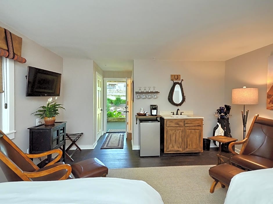 Photo 1 of 4 of Inn on the Green - Room I