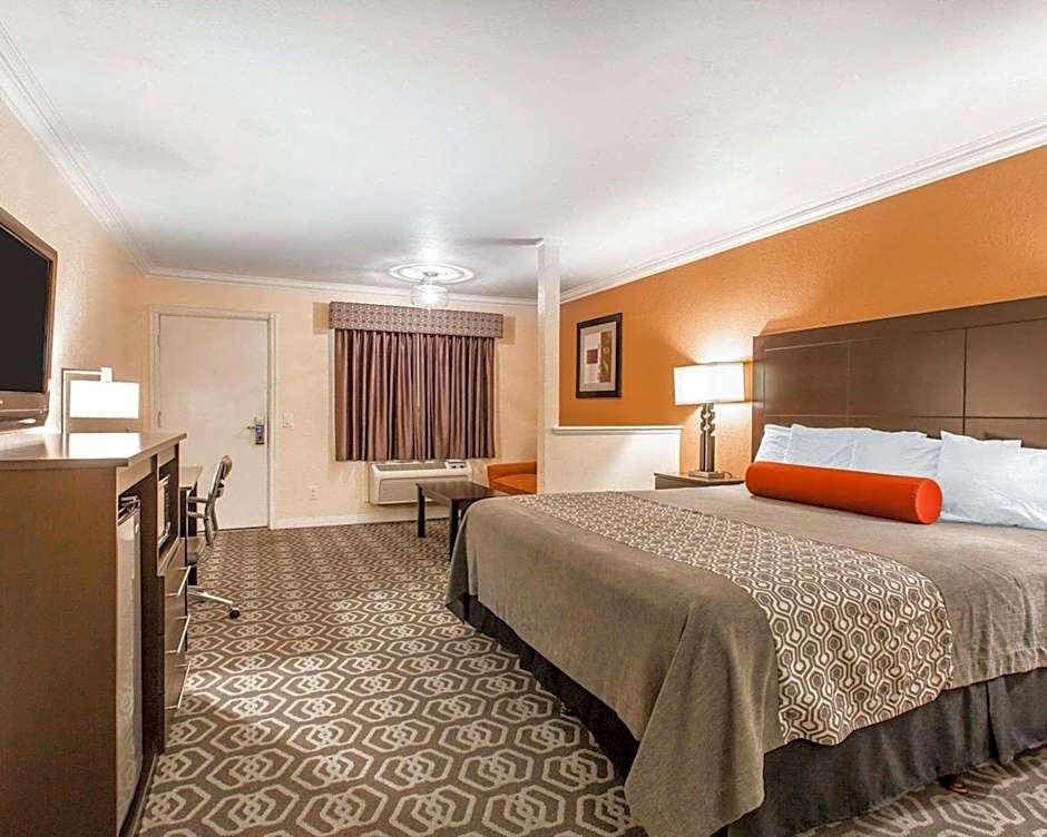 Rodeway Inn & Suites Colton-Riverside