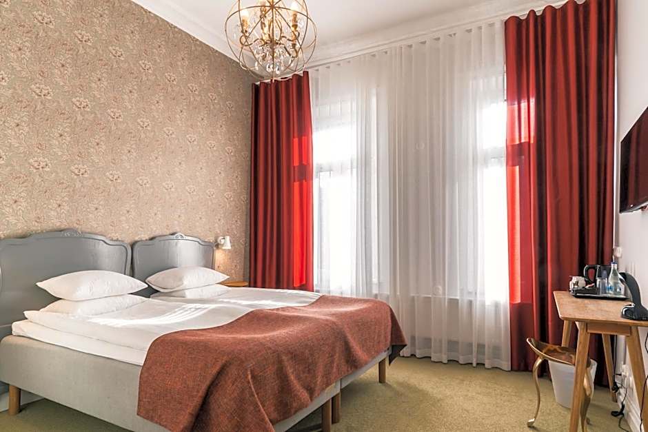 Photo 1 of 5 of Junior Suite