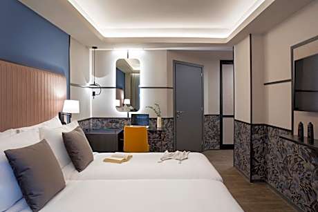 Classic Twin Room with City View