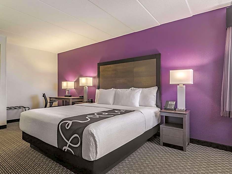La Quinta Inn & Suites by Wyndham Warwick-Providence Airport