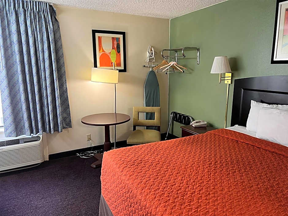 Photo 1 of 6 of 1 Queen Bed